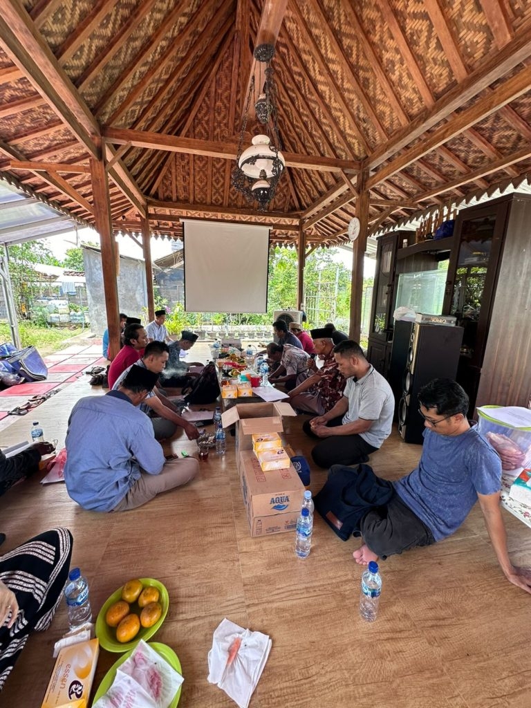 Cover Image for Susun Peta Jalan dan Cetak Biru Pesantren, Pengurus Pesantren Oncor Punthuk Sewu Gelar Lokakarya